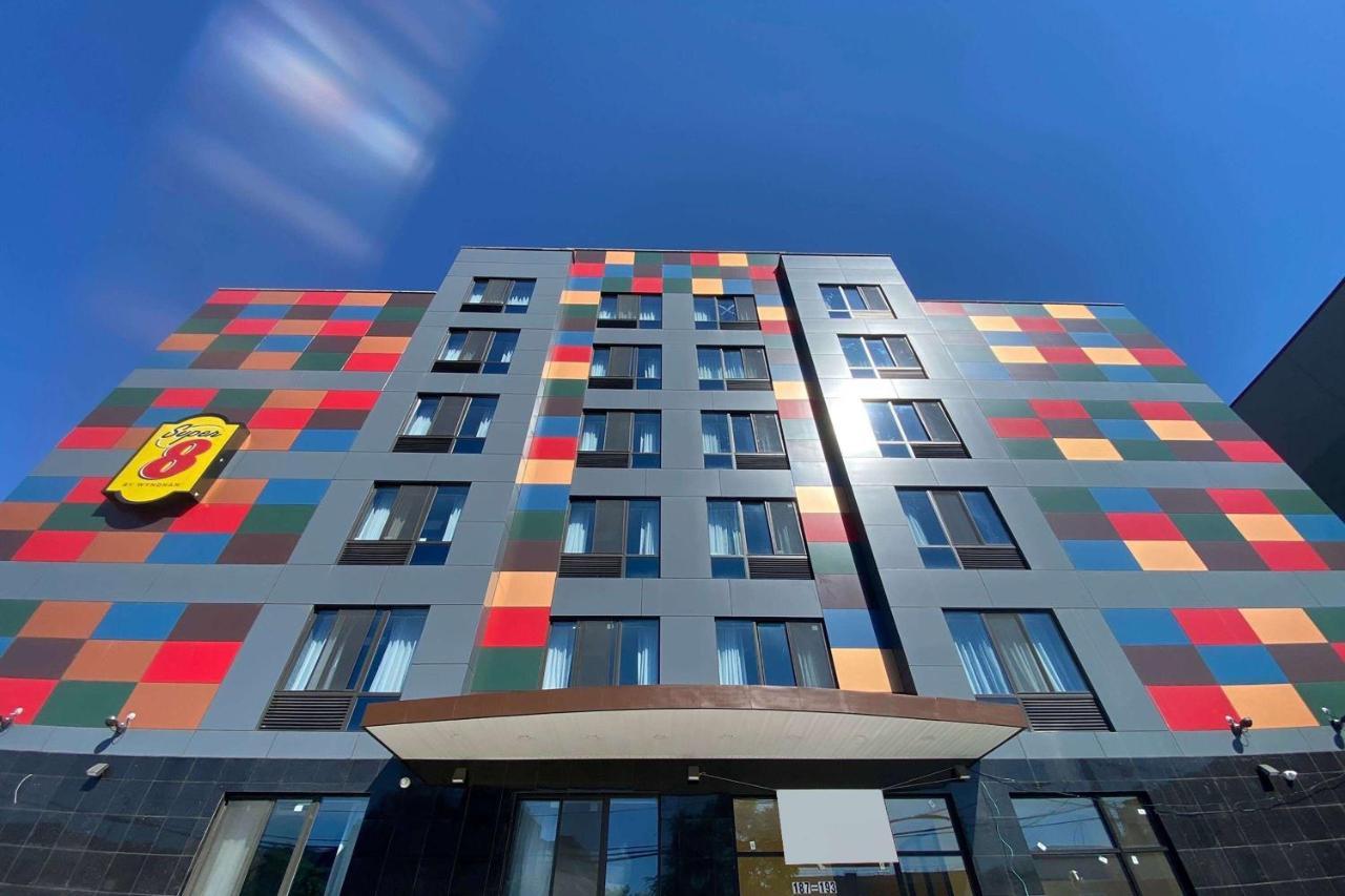 Super 8 By Wyndham Brooklyn Williamsburg Nova York Exterior foto