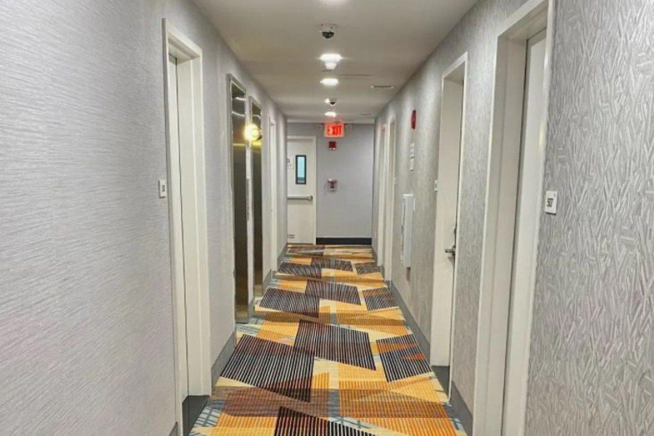 Super 8 By Wyndham Brooklyn Williamsburg Nova York Exterior foto