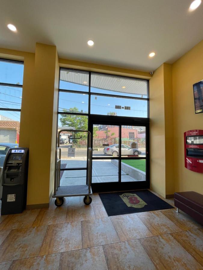 Super 8 By Wyndham Brooklyn Williamsburg Nova York Exterior foto
