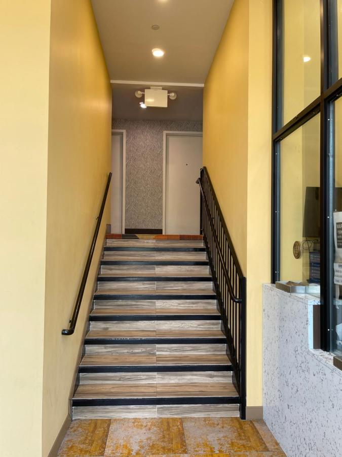 Super 8 By Wyndham Brooklyn Williamsburg Nova York Exterior foto